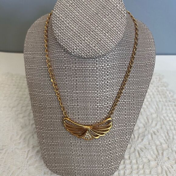 Avon Jewelry - Vintage Avon Gold Tone Chain Open Wing Design Pendant necklace